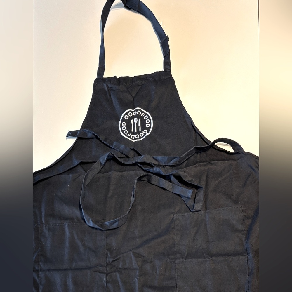 NWT 🧑🏽‍🍳 Aprons & oven mitt Good Food